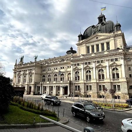 Sweet Home Near Opera House Lviv Exterior foto