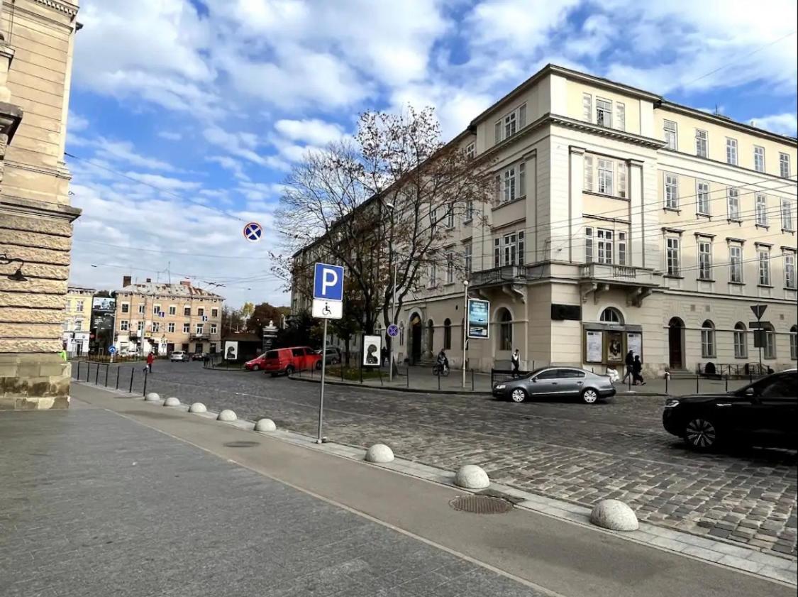 Sweet Home Near Opera House Lviv Exterior foto